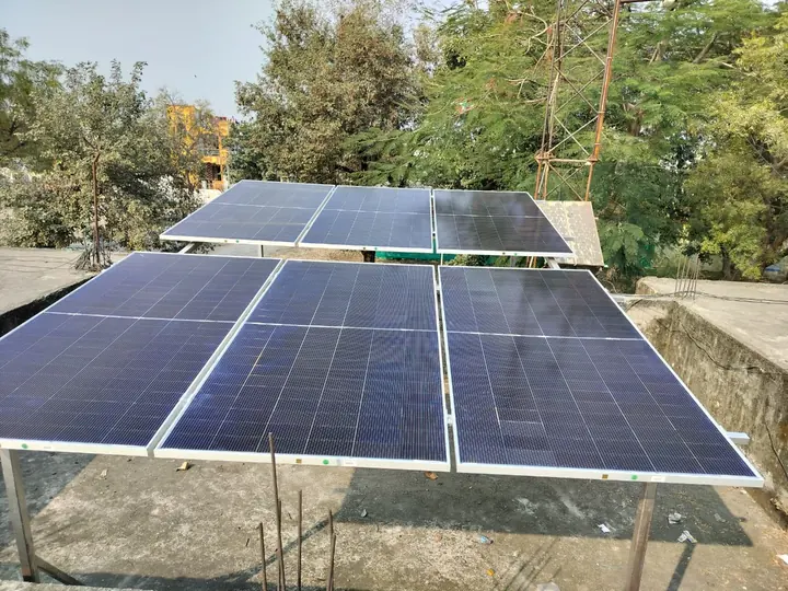 Ground-mounted solar array for clean energy generation